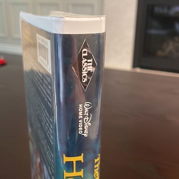 COPY - Disney’s Original The Fox and the Hound on VHS - The Classics Black Diam… - Picture 3 of 5